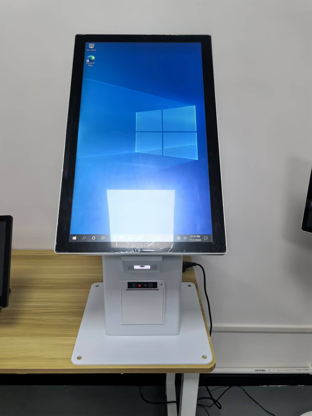 OAWELL OEM 23.8 inch Tablet Touch Kiosk in White color ,with 80 mm printer and barcode 